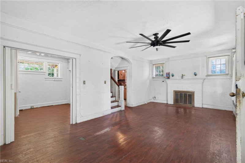 Photo 5 of 27 residential for sale in Newport News virginia