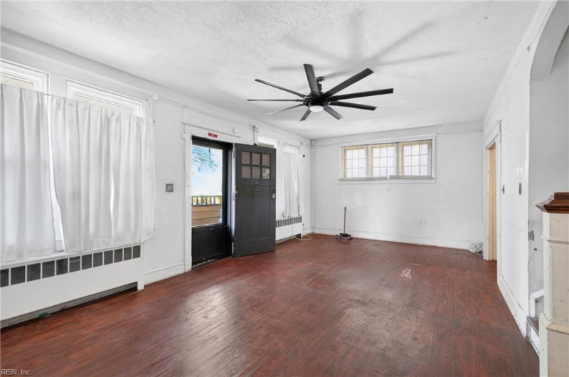 Photo 7 of 27 residential for sale in Newport News virginia