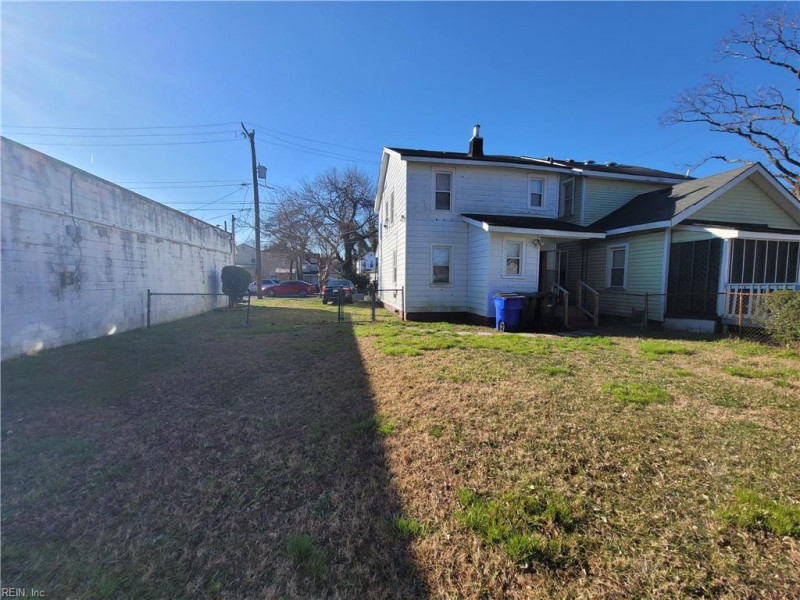 Photo 11 of 15 residential for sale in Norfolk virginia