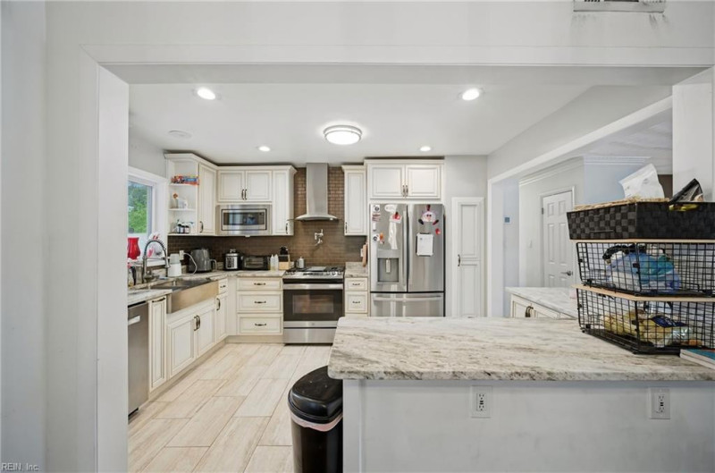 Photo 12 of 33 residential for sale in Virginia Beach virginia
