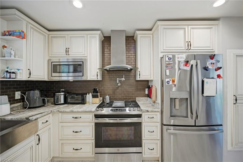 Photo 13 of 33 residential for sale in Virginia Beach virginia