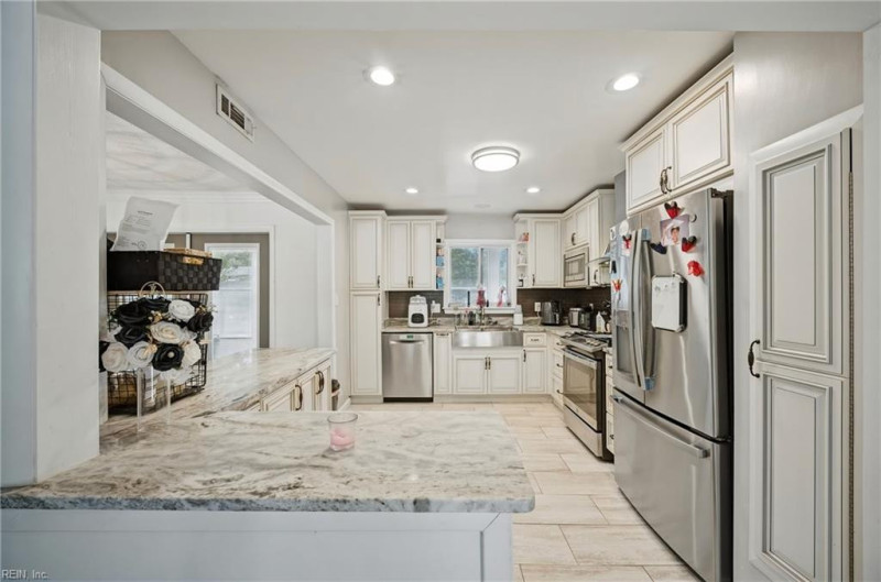 Photo 15 of 33 residential for sale in Virginia Beach virginia
