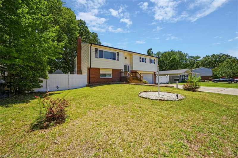 Photo 2 of 33 residential for sale in Virginia Beach virginia