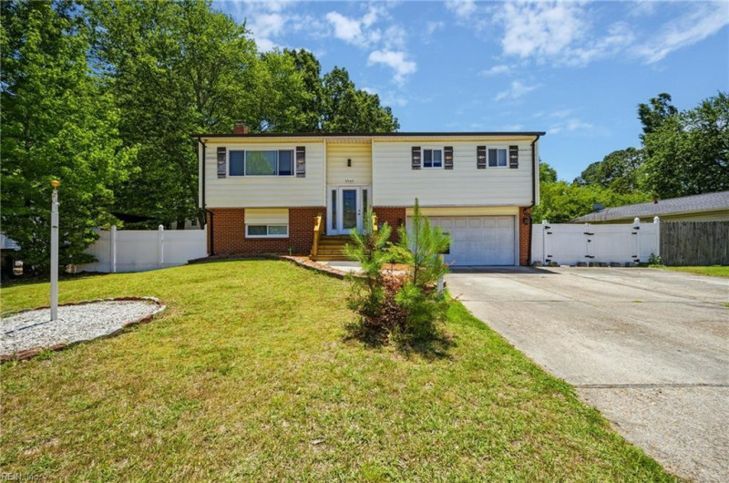 Photo 3 of 33 residential for sale in Virginia Beach virginia