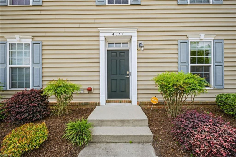 Photo 2 of 35 residential for sale in Virginia Beach virginia
