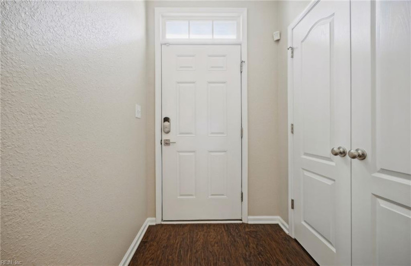 Photo 4 of 35 residential for sale in Virginia Beach virginia
