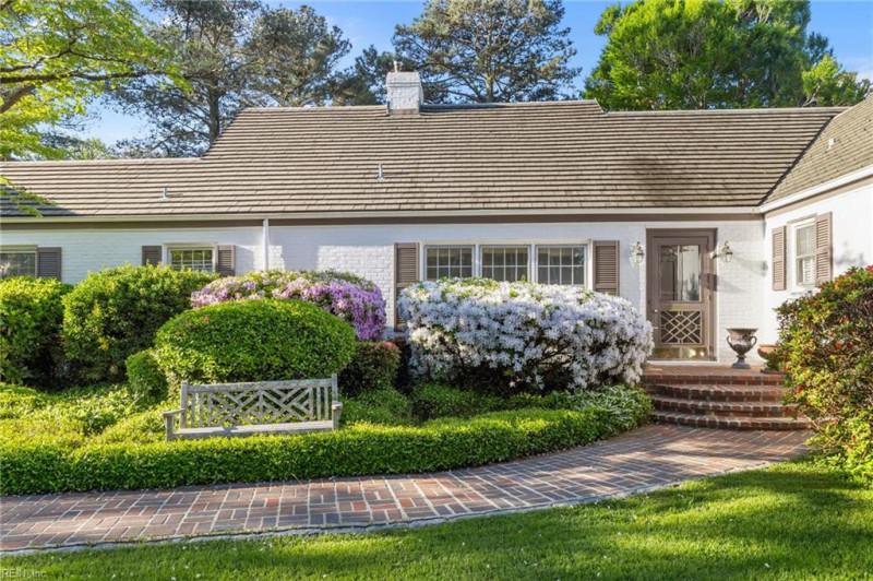Photo 11 of 48 residential for sale in Virginia Beach virginia
