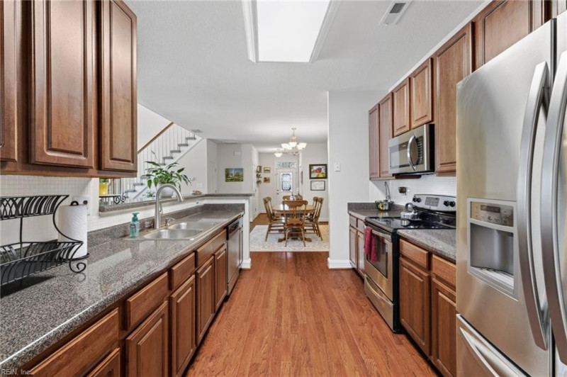 Photo 10 of 35 residential for sale in Chesapeake virginia