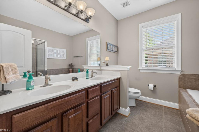Photo 16 of 35 residential for sale in Chesapeake virginia