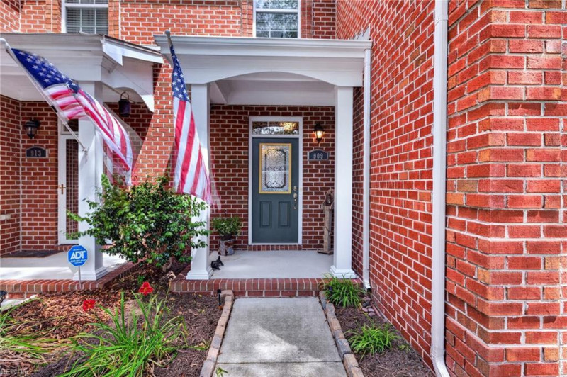 Photo 2 of 35 residential for sale in Chesapeake virginia