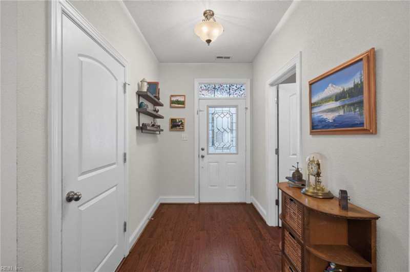 Photo 4 of 35 residential for sale in Chesapeake virginia