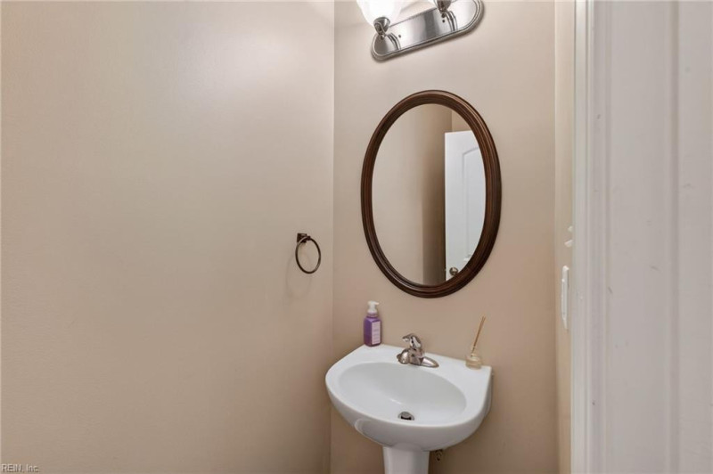 Photo 5 of 35 residential for sale in Chesapeake virginia