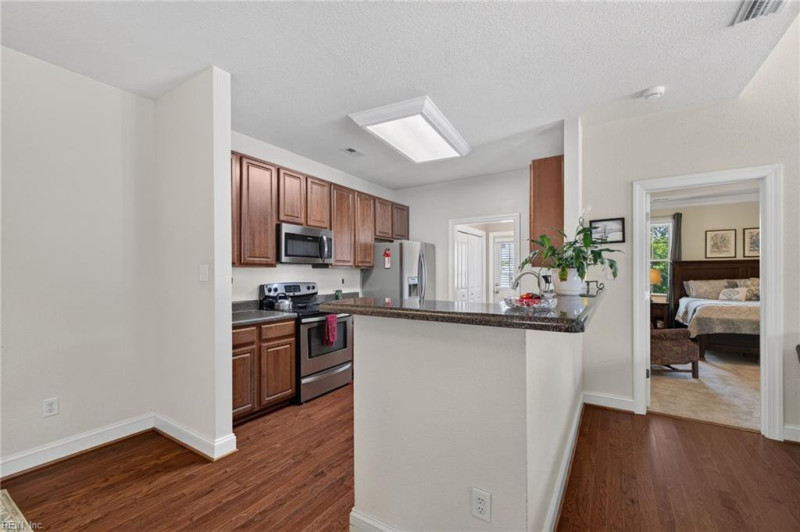 Photo 8 of 35 residential for sale in Chesapeake virginia