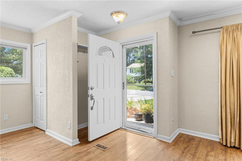 Photo 4 of 24 residential for sale in Virginia Beach virginia