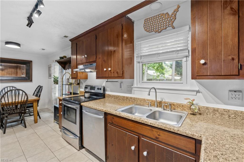 Photo 10 of 29 residential for sale in Newport News virginia