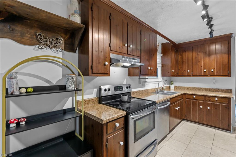 Photo 12 of 29 residential for sale in Newport News virginia