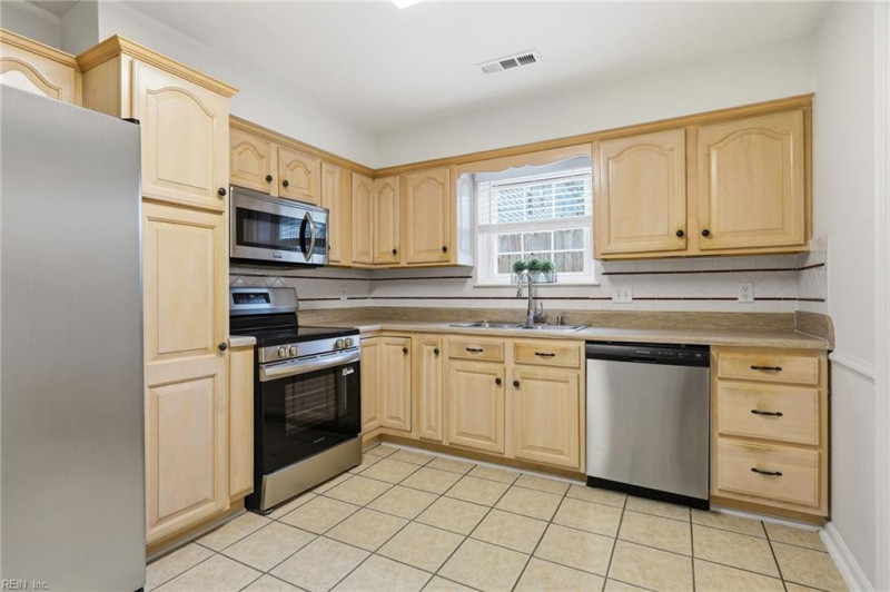 Photo 12 of 43 residential for sale in Virginia Beach virginia