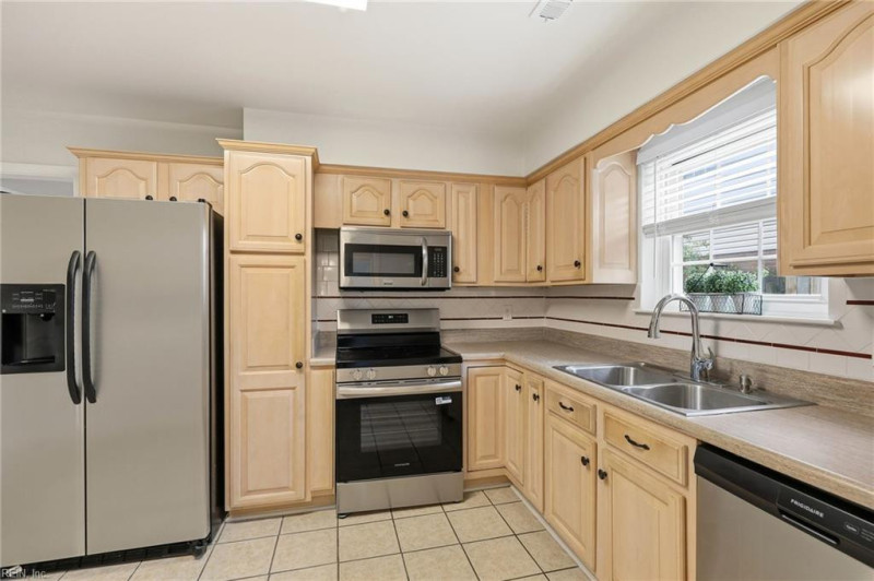 Photo 13 of 43 residential for sale in Virginia Beach virginia
