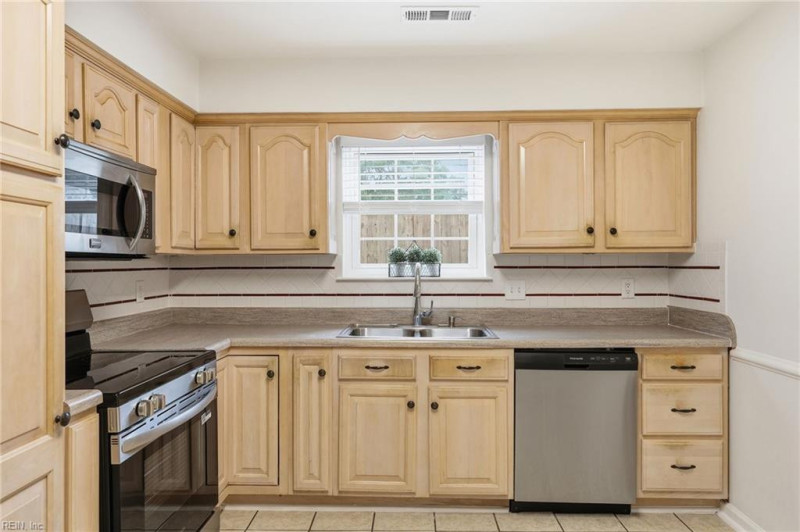 Photo 14 of 43 residential for sale in Virginia Beach virginia