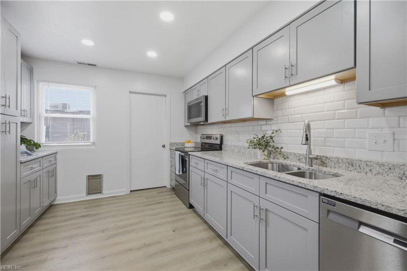 Photo 13 of 40 residential for sale in Virginia Beach virginia