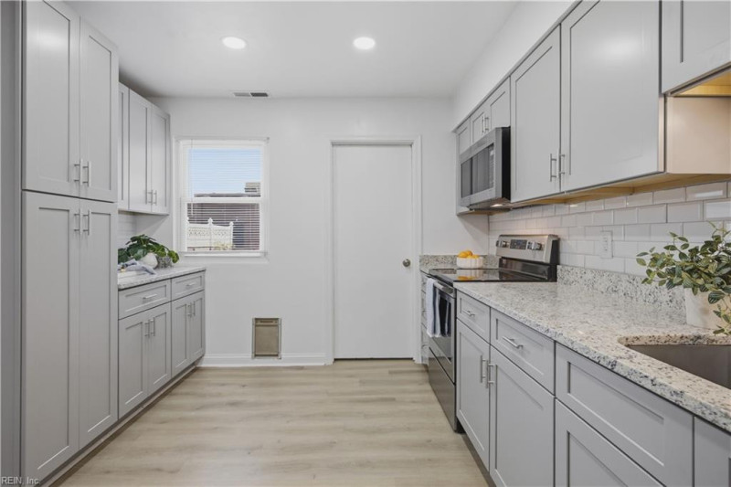 Photo 18 of 40 residential for sale in Virginia Beach virginia