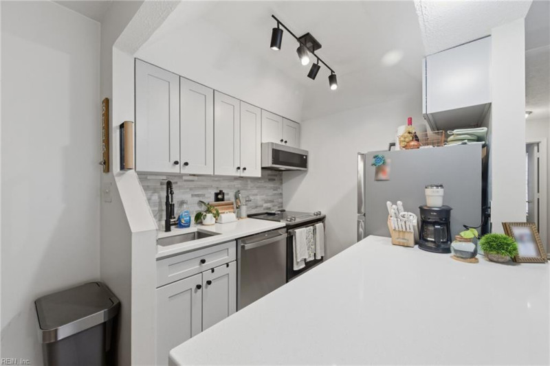 Photo 11 of 20 residential for sale in Hampton virginia