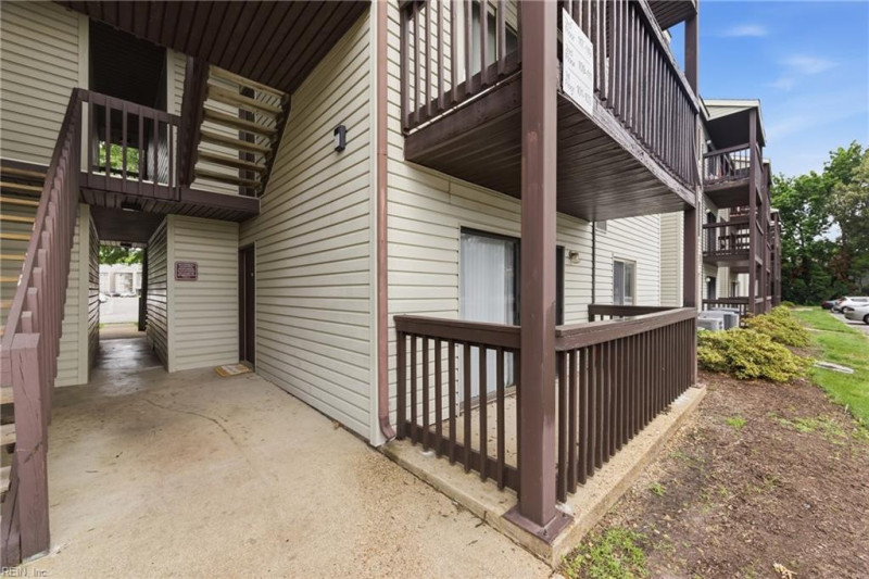 Photo 3 of 20 residential for sale in Hampton virginia