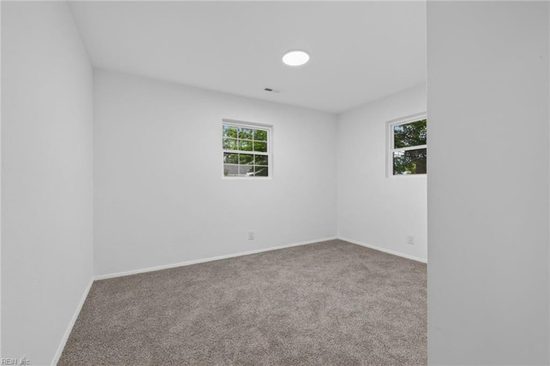 Photo 10 of 28 residential for sale in Chesapeake virginia