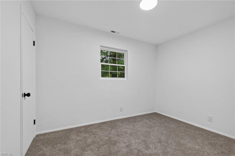 Photo 13 of 28 residential for sale in Chesapeake virginia