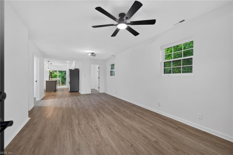 Photo 6 of 28 residential for sale in Chesapeake virginia