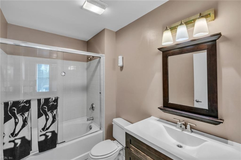 Photo 12 of 37 residential for sale in Virginia Beach virginia