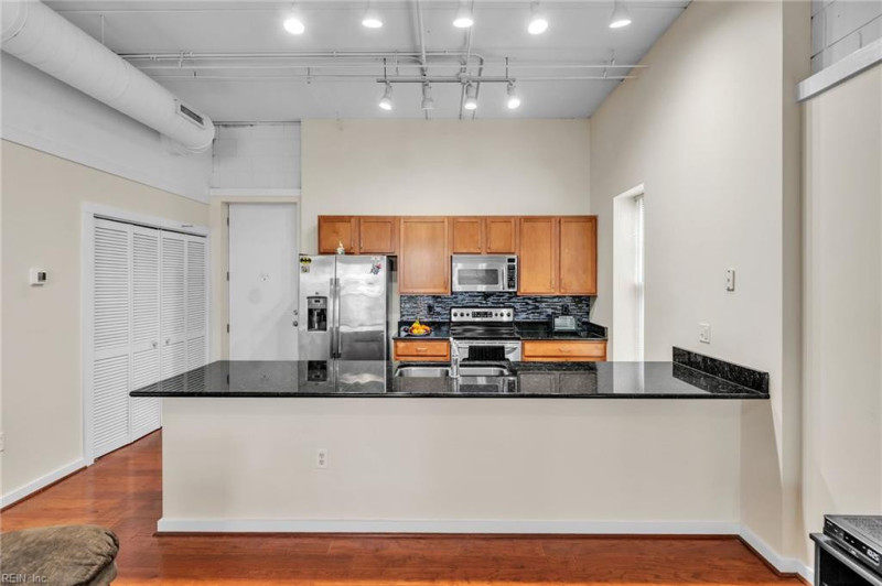 Photo 4 of 37 residential for sale in Virginia Beach virginia