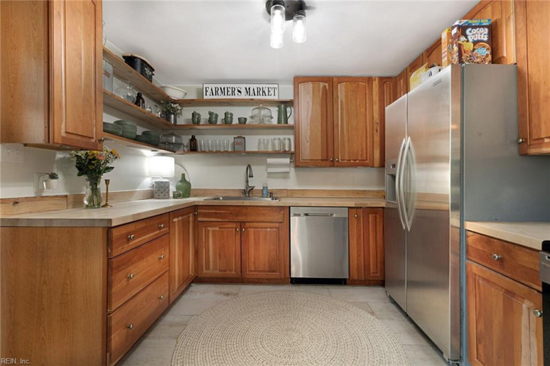 Photo 11 of 33 residential for sale in Hampton virginia