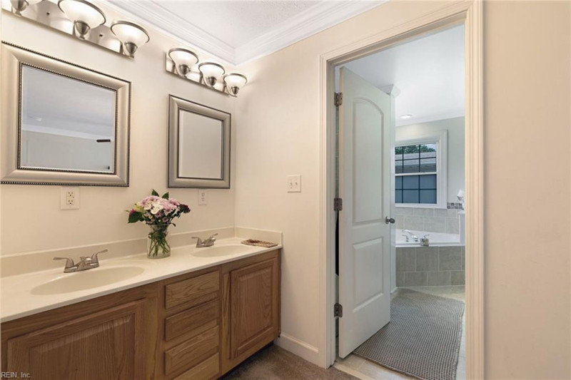 Photo 15 of 33 residential for sale in Hampton virginia