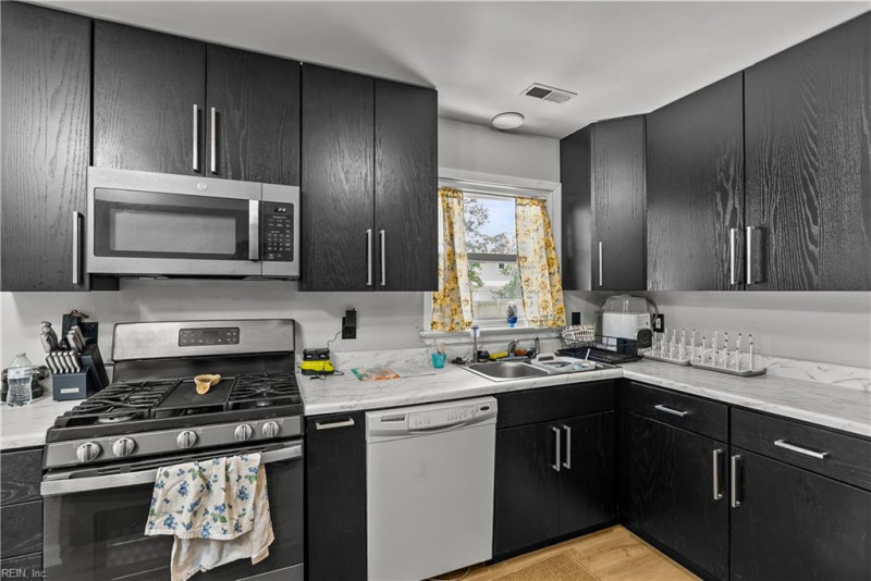 Photo 12 of 29 residential for sale in Hampton virginia