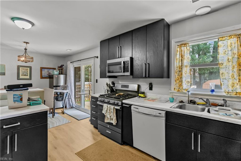 Photo 13 of 29 residential for sale in Hampton virginia