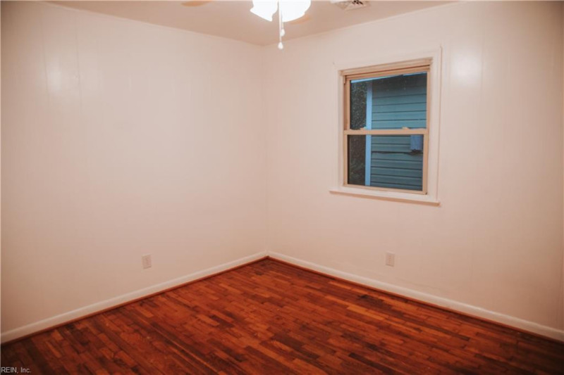 Photo 11 of 25 residential for sale in Norfolk virginia