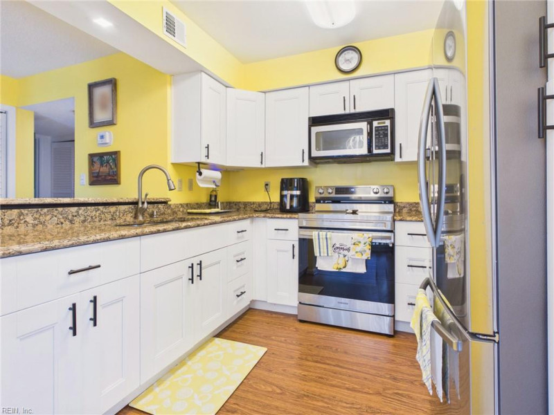 Photo 11 of 39 residential for sale in Virginia Beach virginia