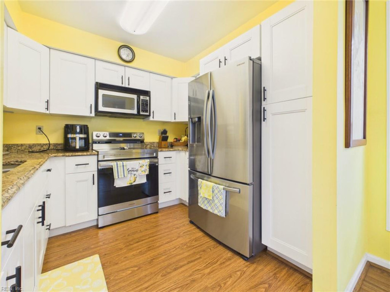 Photo 12 of 39 residential for sale in Virginia Beach virginia