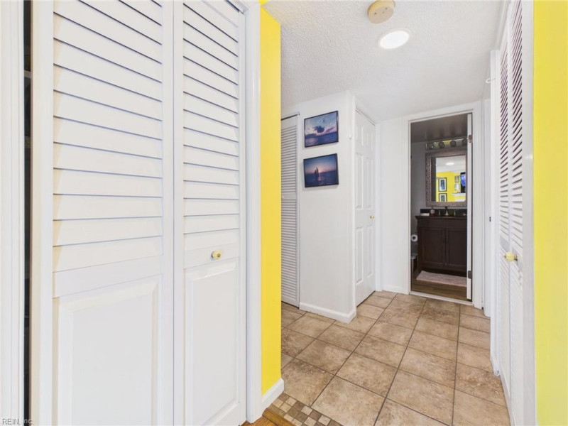 Photo 14 of 39 residential for sale in Virginia Beach virginia