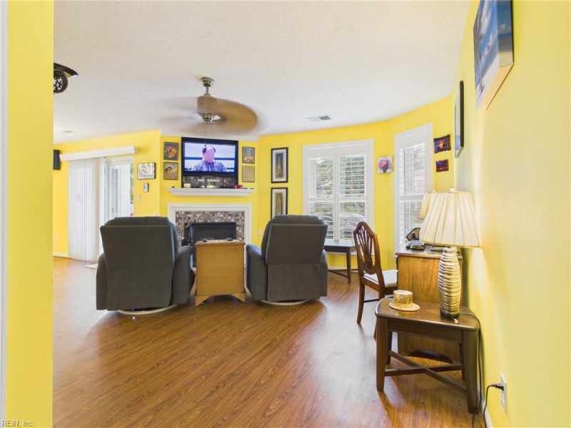 Photo 5 of 39 residential for sale in Virginia Beach virginia