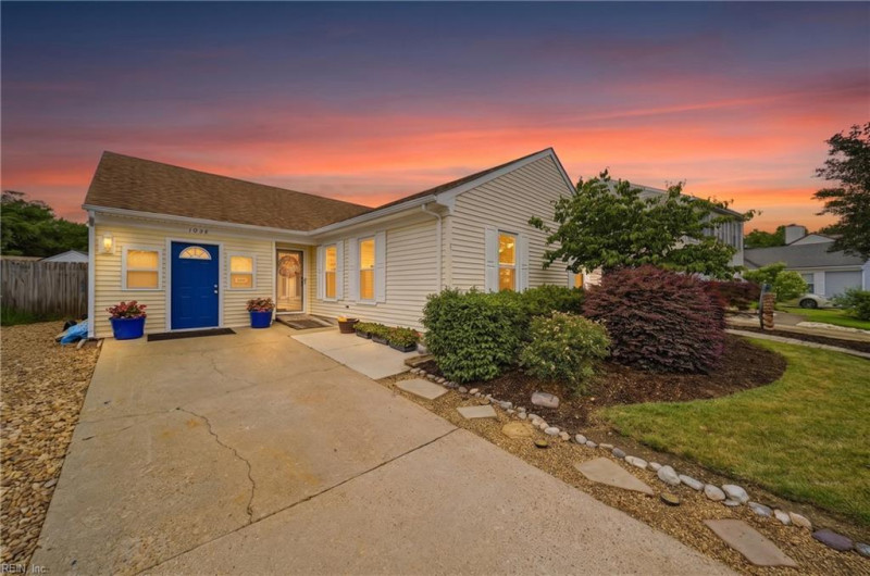 Photo 3 of 27 residential for sale in Virginia Beach virginia