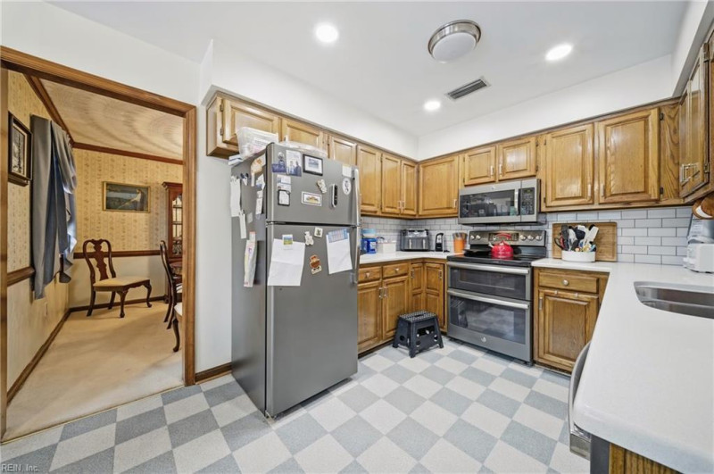 Photo 6 of 27 residential for sale in Virginia Beach virginia