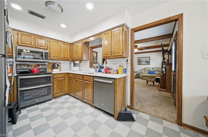Photo 7 of 27 residential for sale in Virginia Beach virginia