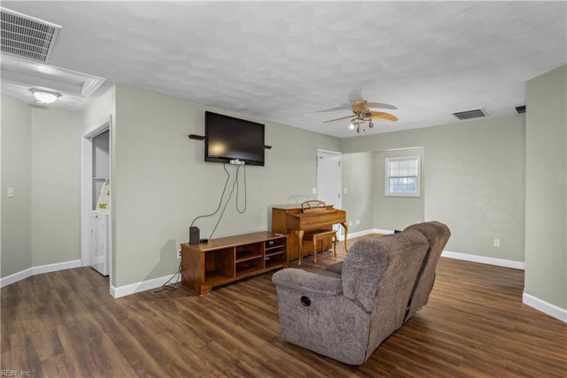 Photo 13 of 29 residential for sale in Virginia Beach virginia
