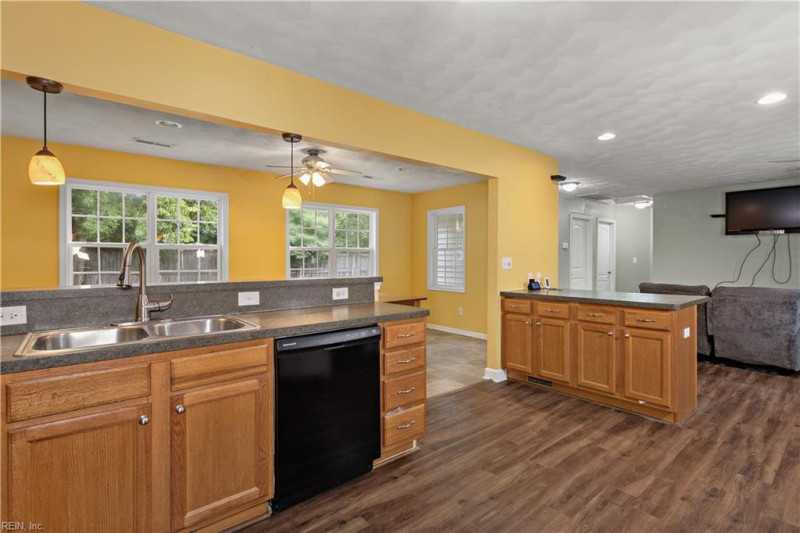 Photo 7 of 29 residential for sale in Virginia Beach virginia