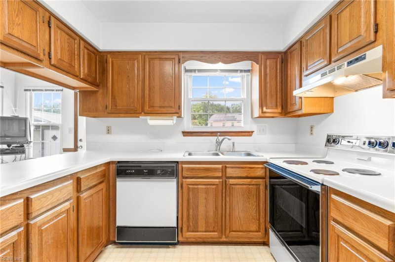 Photo 13 of 46 residential for sale in Chesapeake virginia