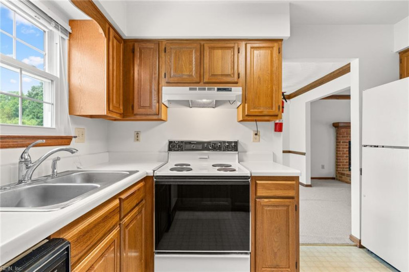 Photo 15 of 46 residential for sale in Chesapeake virginia