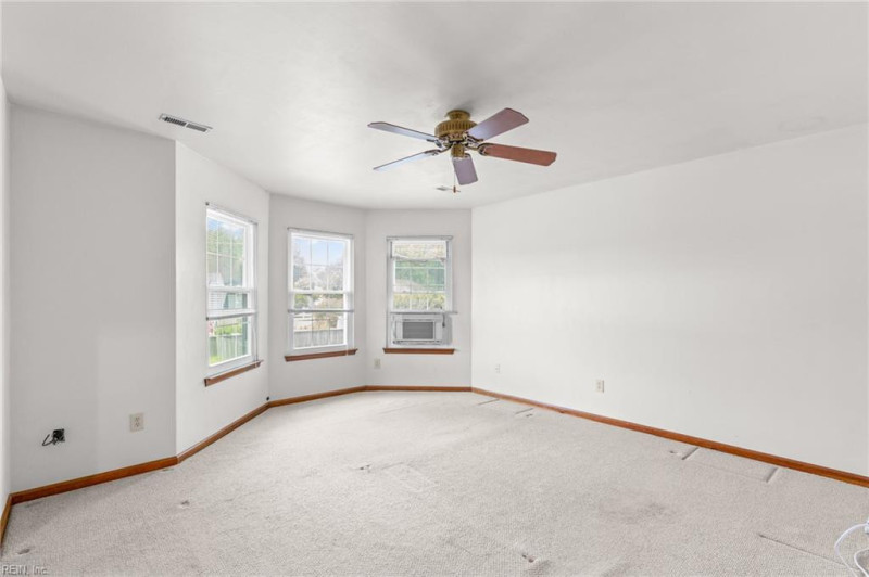 Photo 23 of 46 residential for sale in Chesapeake virginia