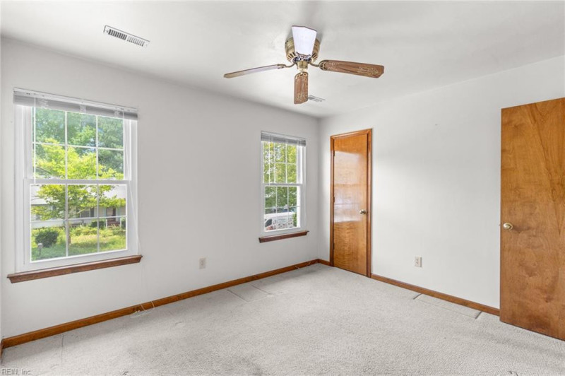 Photo 34 of 46 residential for sale in Chesapeake virginia